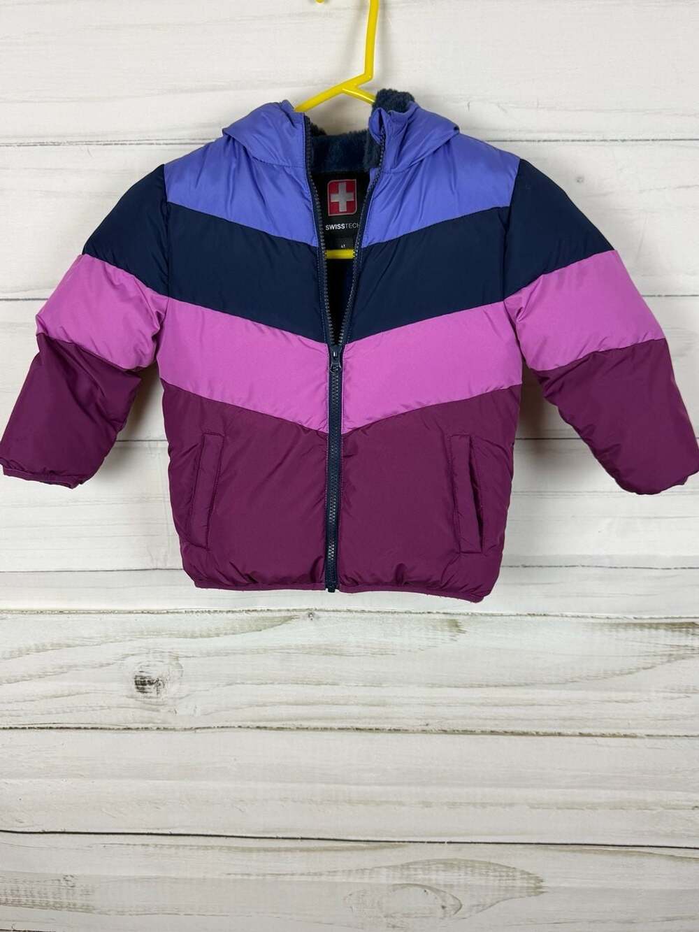 Swiss Tech Girls Chevron Colorblock Hooded Puffer Jacket Size 4T - Picture 3 of 6
